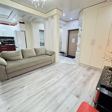 Two Bedroom Large Apartment In Chisinau Exterior foto