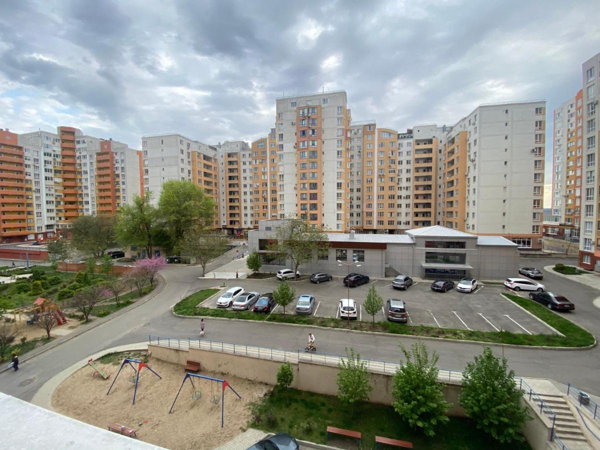 Two Bedroom Large Apartment In Chisinau Exterior foto