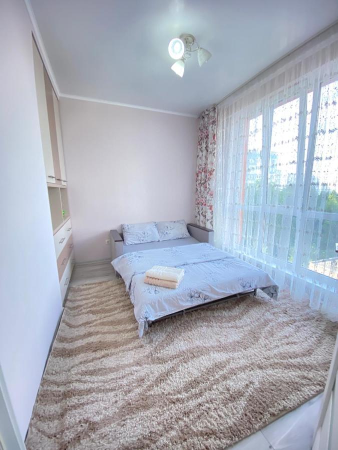 Two Bedroom Large Apartment In Chisinau Exterior foto