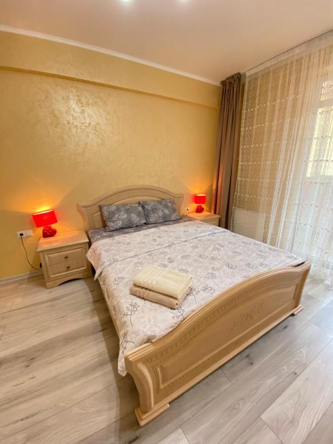Two Bedroom Large Apartment In Chisinau Exterior foto