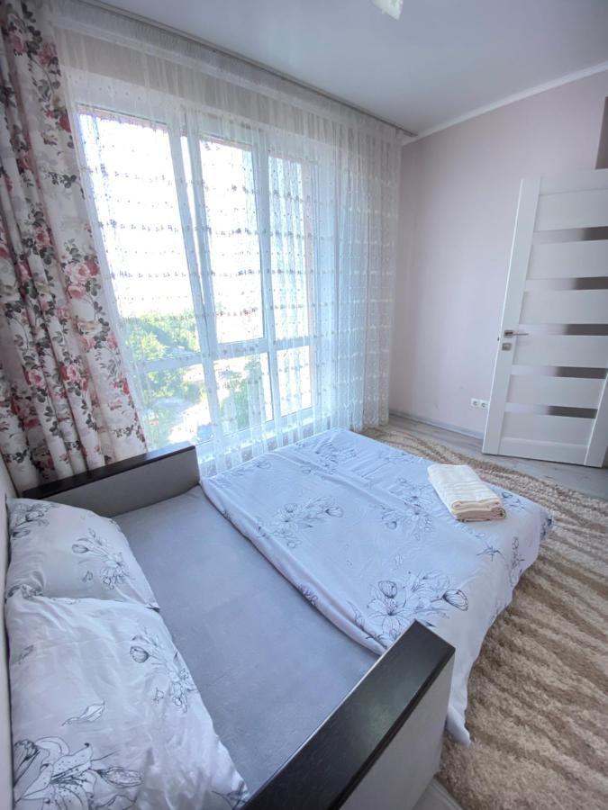 Two Bedroom Large Apartment In Chisinau Exterior foto