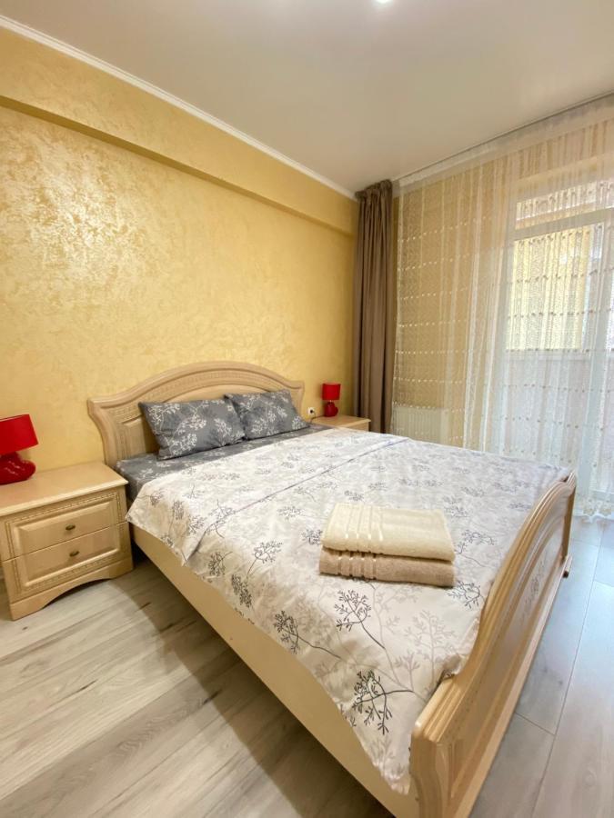 Two Bedroom Large Apartment In Chisinau Exterior foto