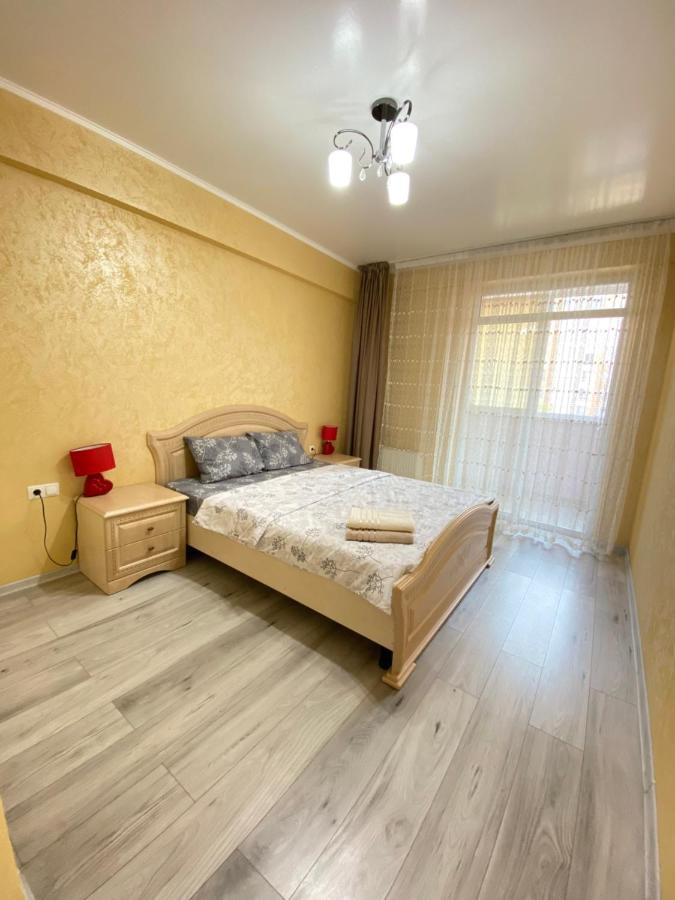 Two Bedroom Large Apartment In Chisinau Exterior foto