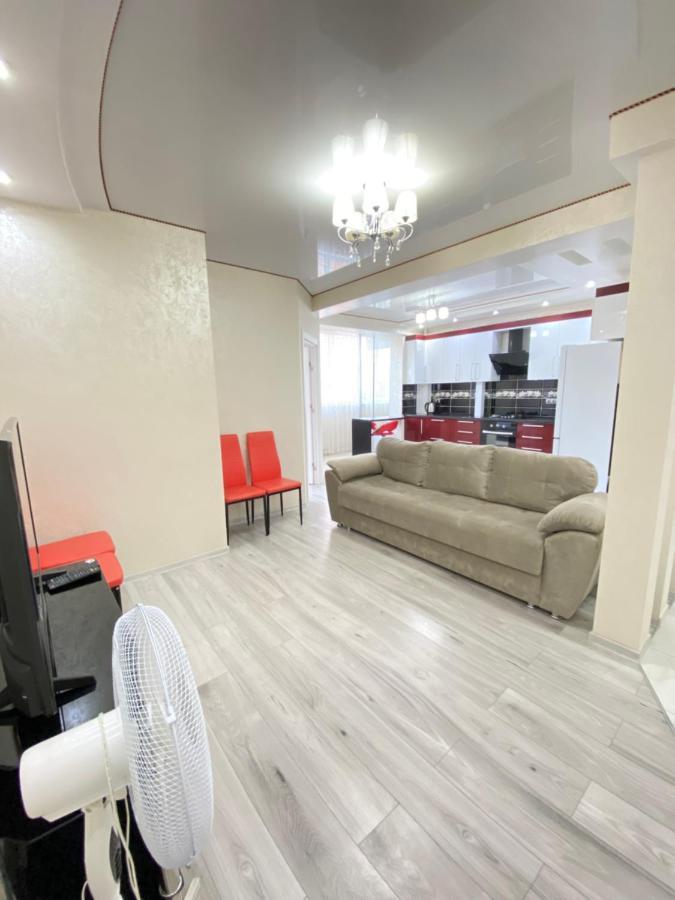 Two Bedroom Large Apartment In Chisinau Exterior foto