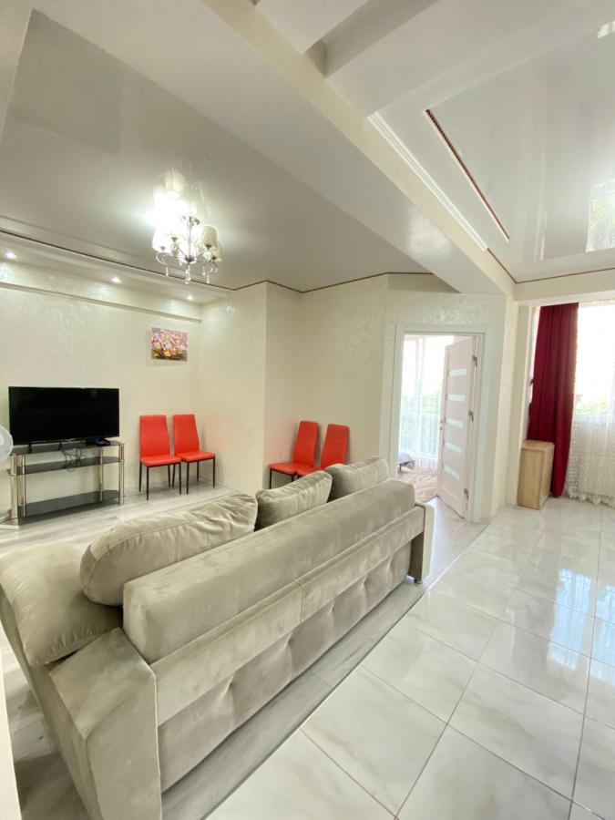 Two Bedroom Large Apartment In Chisinau Exterior foto