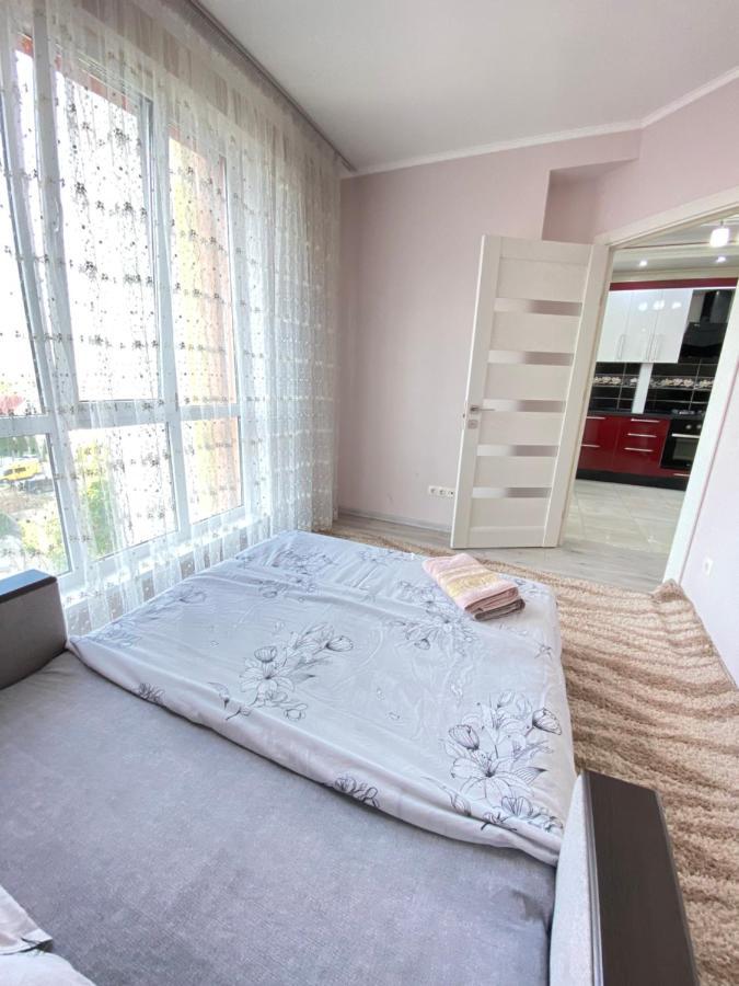 Two Bedroom Large Apartment In Chisinau Exterior foto