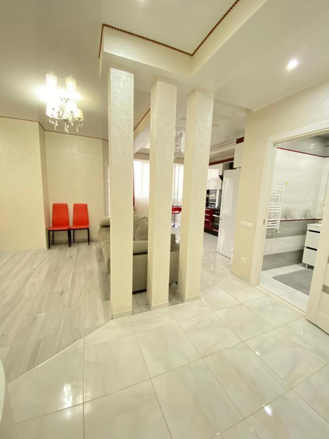 Two Bedroom Large Apartment In Chisinau Exterior foto