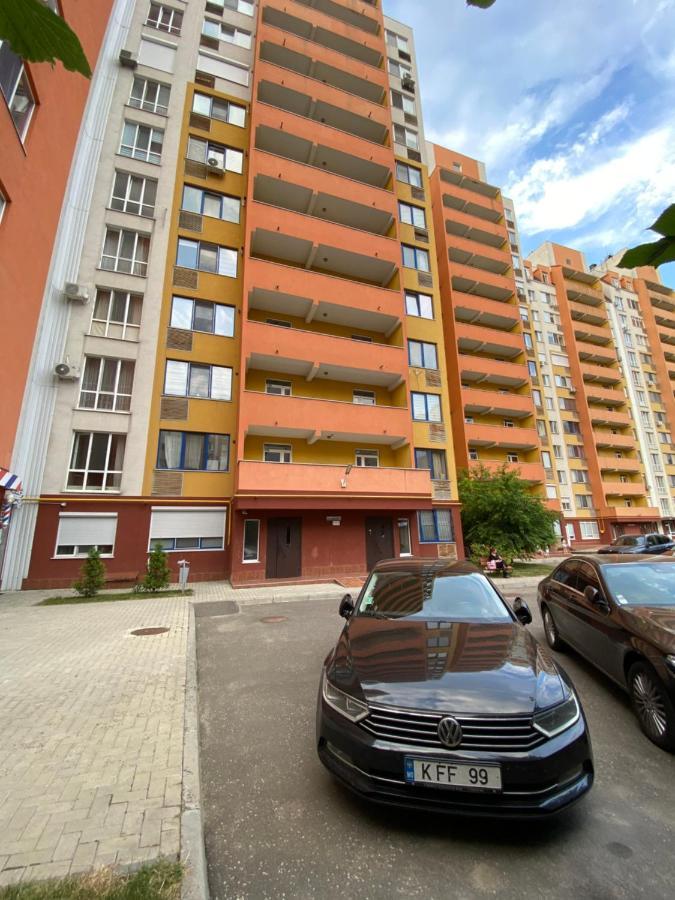 Two Bedroom Large Apartment In Chisinau Exterior foto