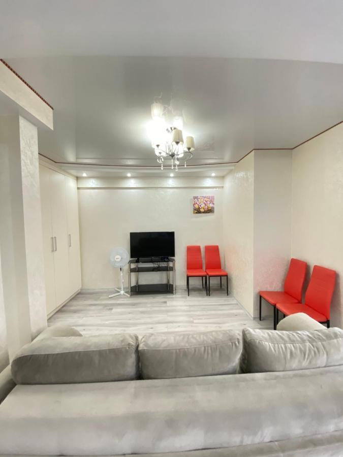 Two Bedroom Large Apartment In Chisinau Exterior foto