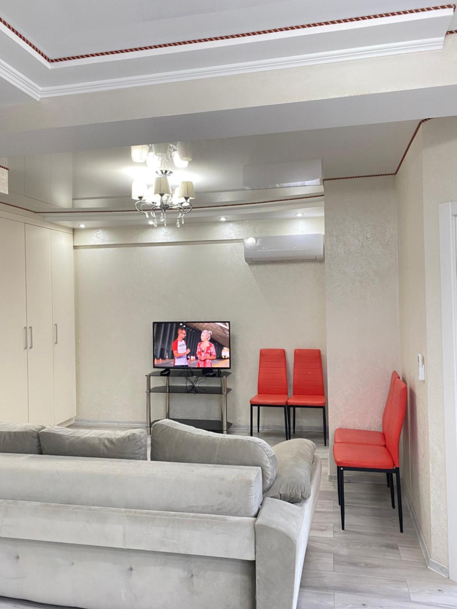 Two Bedroom Large Apartment In Chisinau Exterior foto